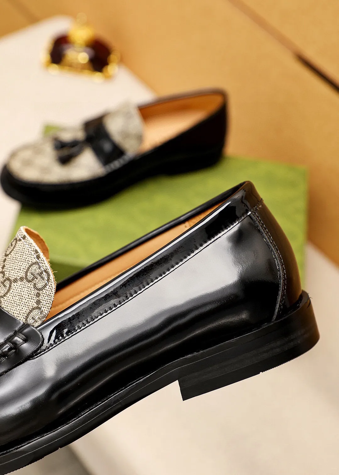 Men's shoes 💰480 💐 Product trademark: GUCCI "Gucci" casual leather shoes Regular size: 38-44 (45🉑️customized) Product materials: Selected imported first-layer open-edge beaded cowhide leather upper + luxury hardware buckle, imported water-dyed cowhide leather lining. Strong three-dimensional visual effect, combined outsole Color: 3⃣️colors available